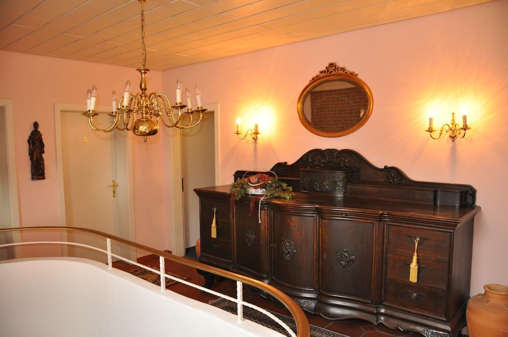Gaestehaus Ullmannshof Kirchheim am Neckar Exterior photo